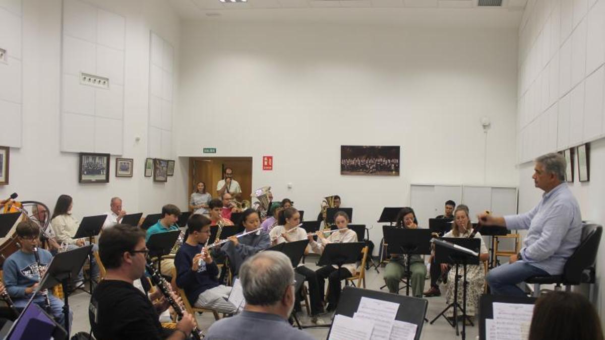 Un ensayo de la Banda de Música de Siero