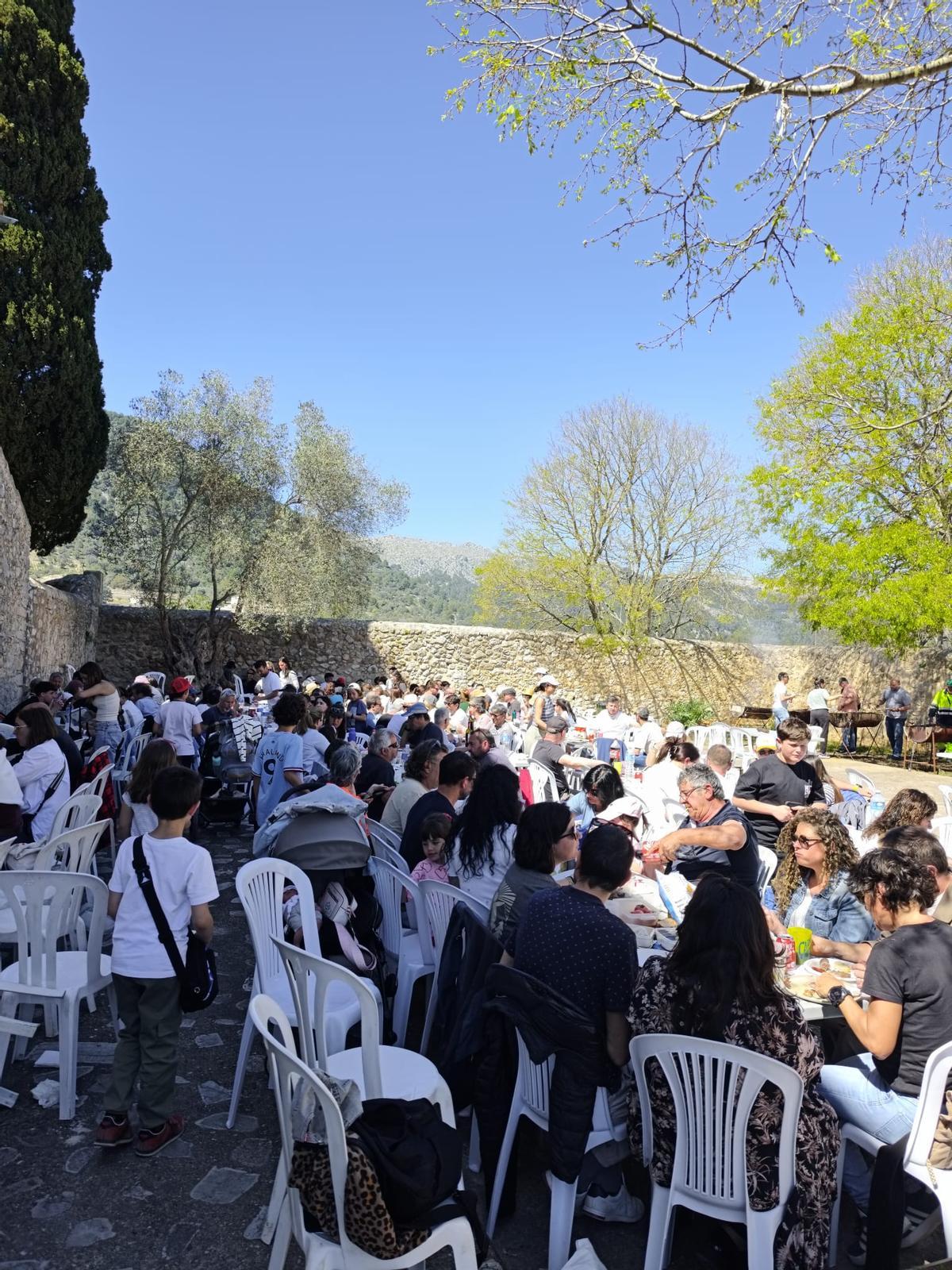 Degustación de 'pa amb arengades' en Campanet.