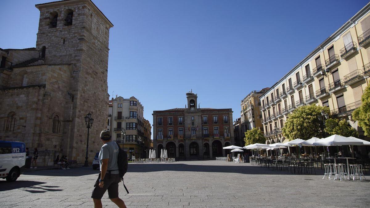 Plaza Mayor de Zamora. Al frente, el Ayuntamiento.