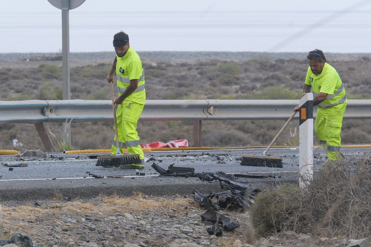 Grave accidente entre un coche y una guagua de Global en Gran Canaria