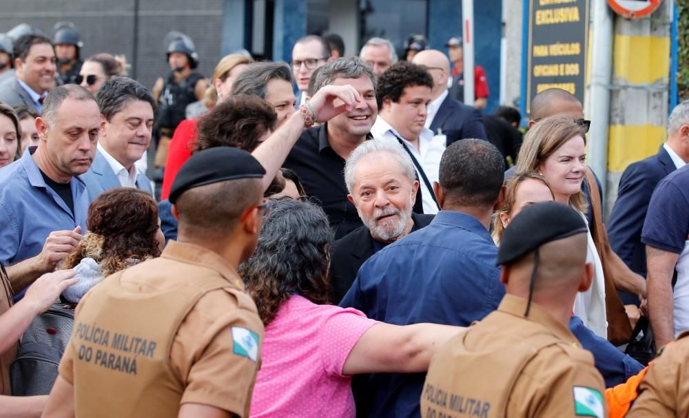 Lula sale de la cárcel 1 año y 7 meses después