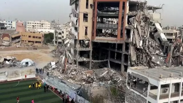 La Franja de Gaza celebra un partido de fútbol amistoso en medio de la destrucción