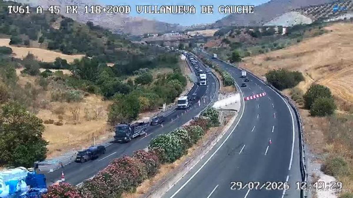 Retenciones en la A-45 durante su paso por Villanueva de Cauche