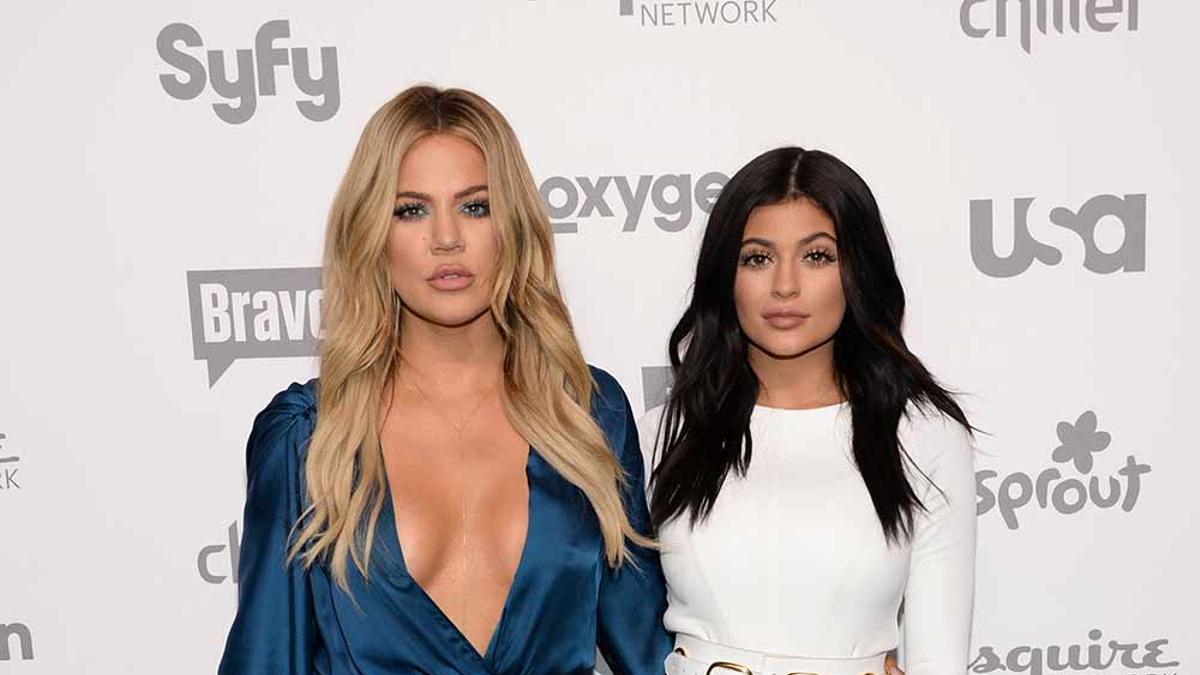 Algo traman Khloé Kardashian y Kylie Jenner