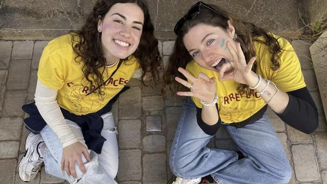Aina Fiol i Maria Bergas, creadores de ‘Sense Sentit’, un pòdcast mallorquí en català.| Arxiu Personal
