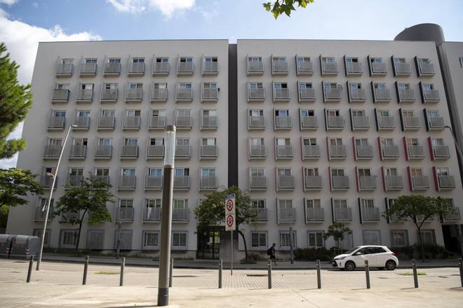 Pisos públicos a más de 30 grados en Barcelona por averías sin arreglar en la climatización: "Ha sido un verano durísimo"