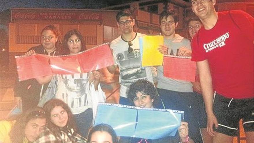 la asociación la talega roja, de villafranca, inunda de poesías calles y plazas