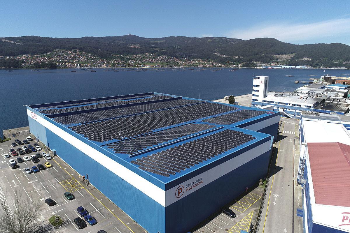 La planta nueva de Pescanova, en Chapela, con placas fotovoltaicas