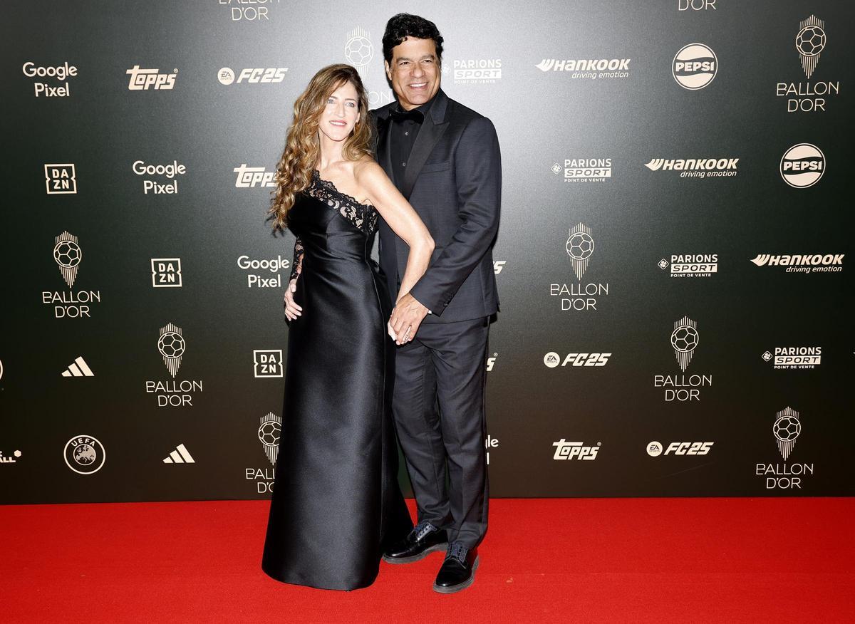 El exjugador Rai y Cristina Bellissimo llegan a la 68 edición de la Gala Balón de Oro en el Theatre du Chatelet en Paris. El exjugador Rai y Cristina Bellissimo llegan a la 68 edición de la Gala Balón de Oro en el Theatre du Chatelet en Paris.