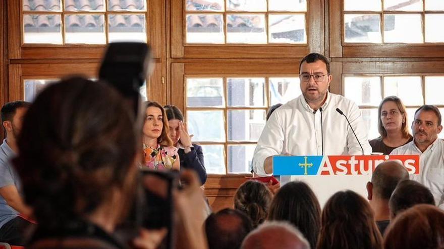 Barbón llama a la FSA a abrirse más allá de la izquierda para construir un «frente democrático» en 2027