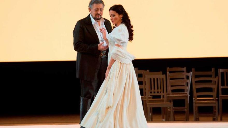 Plácido Domingo y Davinia Rodríguez, en 2014.