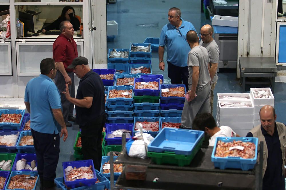 Así es un día de trabajo en la pescadería de Mercamálaga