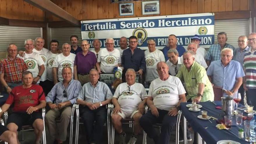 Homenaje  del «Senado» a Toni Cabot