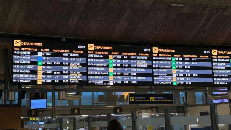 Los aeropuertos canarios sufren retrasos generalizados por el apagón
