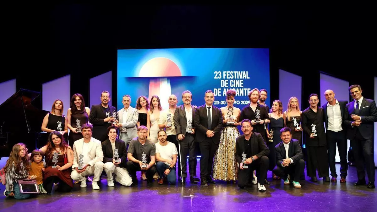 "Que vienen los perros" conquista la Tesela de Oro del Festival de Cine de Alicante