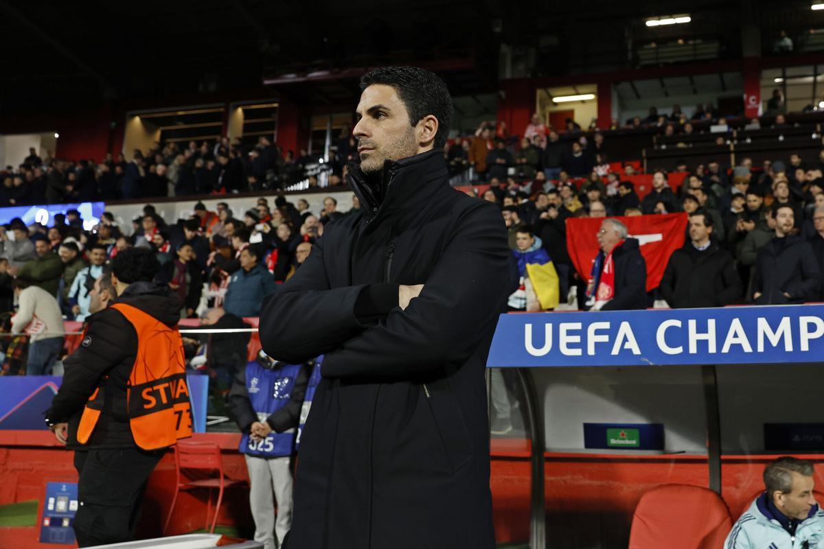 Arsenal's manager Mikel Arteta waits for the start of the Champions League opening phase soccer match between Girona and Arsenal at the Estadi Montilivi in Girona, Spain, Wednesday, Jan. 29, 2025. (AP Photo/Joan Monfort)