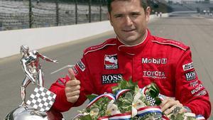 Gil de Ferran, tras ganar las 500 Millas de Indianápolis en 2003.