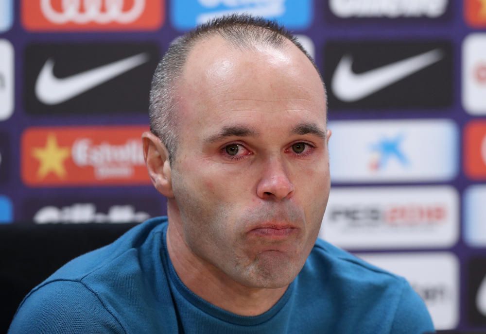 Iniesta, durante su rueda de prensa de despedida