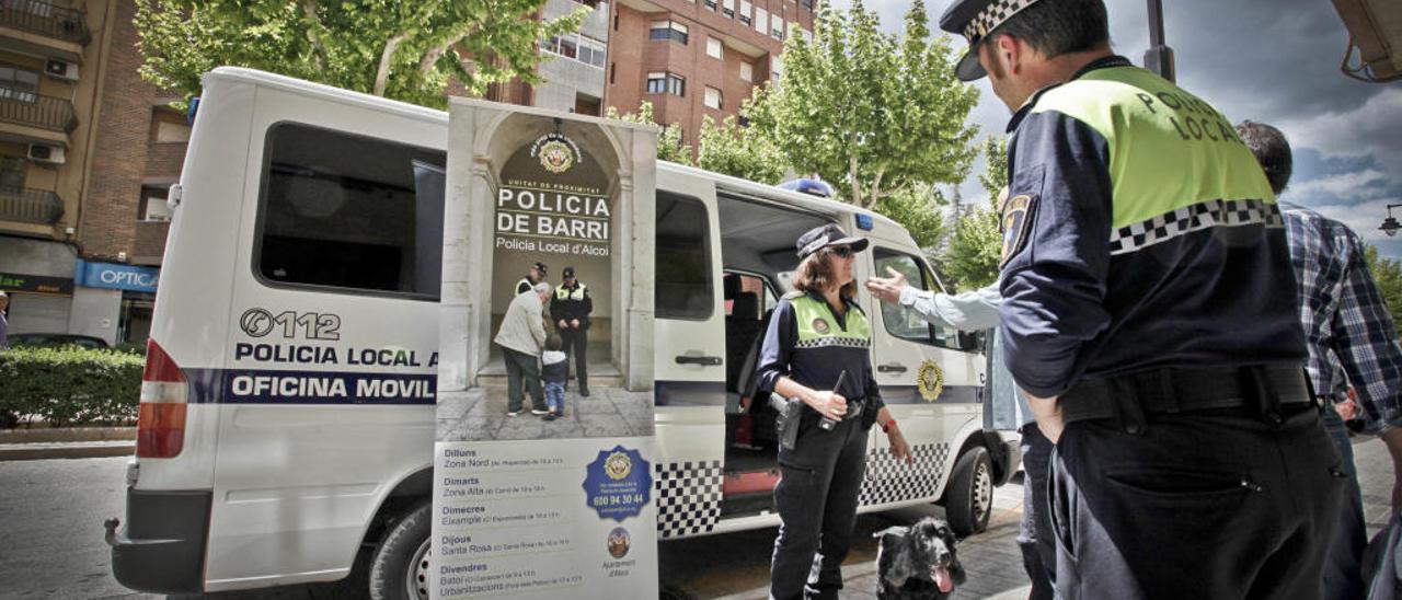 La policía de barrio tuvo, en su momento, una vida muy efímera en Alcoy.