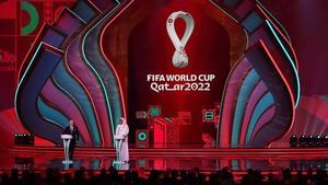 El presidente de la FIFA Gianni Infantino (izquierda) y el Emir de Qatar Sheikh Tamim bin Hamad al-Thani en la presentación de la Copa del Mundo 2022 en Doha el pasado 1 de abril de 2022.