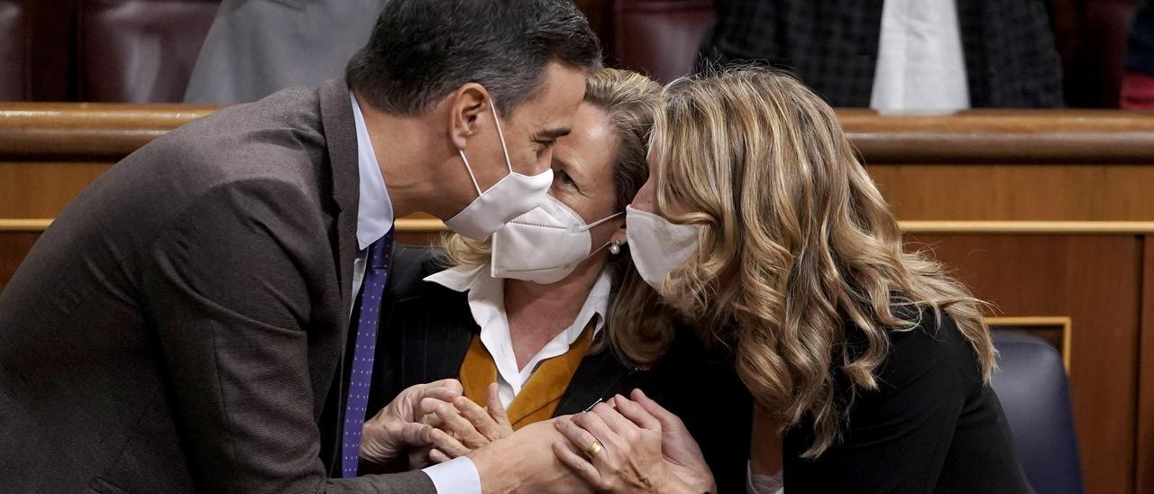 Sánchez, Calviño y Díaz, durante el debate de la reforma laboral en el Congreso.