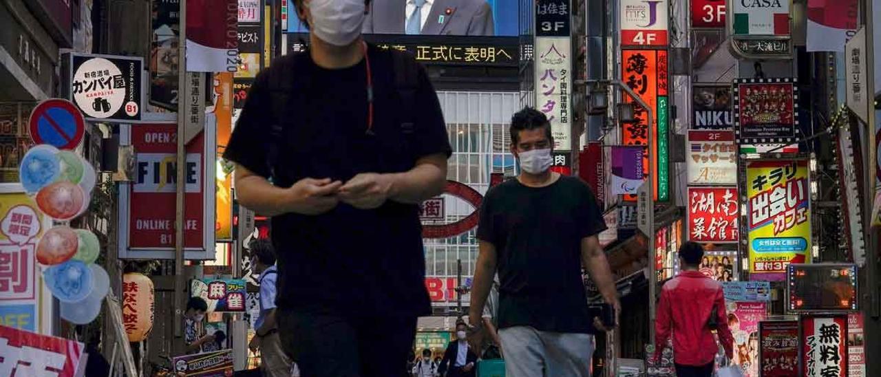 Gente en una calle de Tokio.