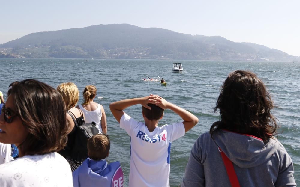 Sergio Torres y Natasha Feth ganan la exigente travesía a nado de 27 kilómetros entre Cíes y Redondela