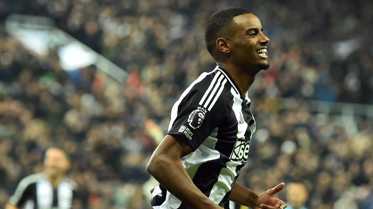Alexander Isak tras anotar ante el Liverpool