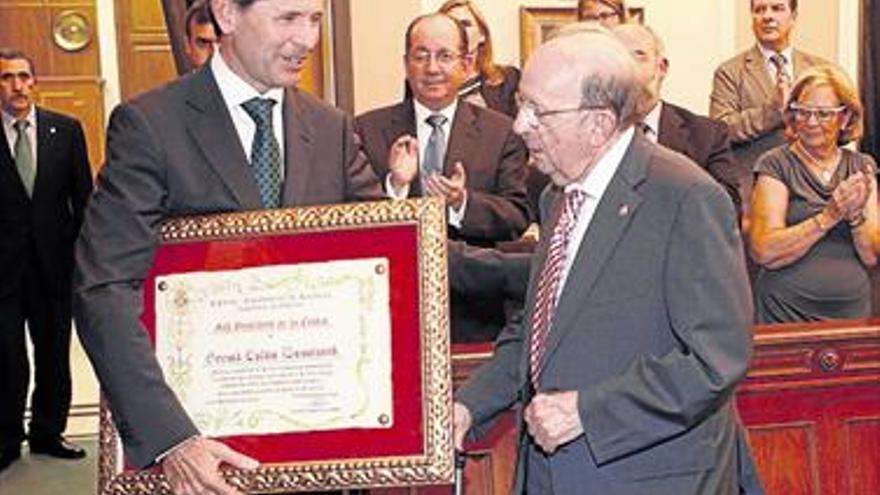 Germà Colón, galardonado con la Medalla de la AVL