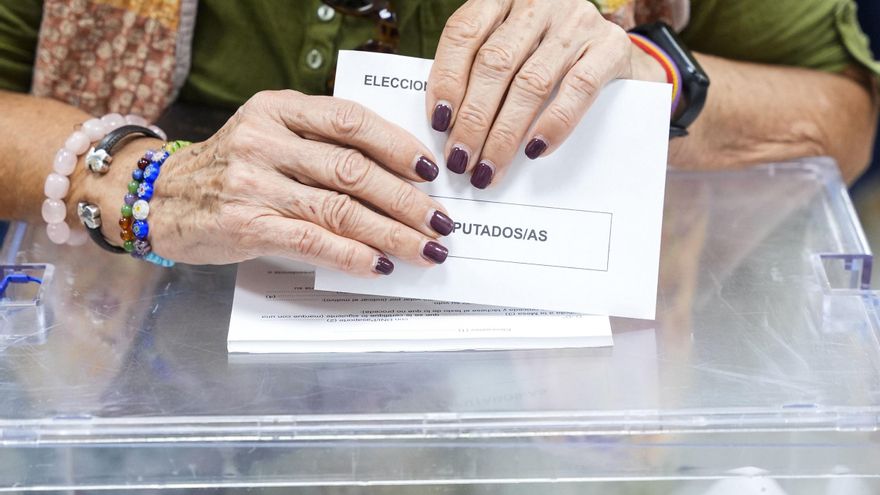 Investigan los 130 votos a Puigdemont en un colegio electoral de San Fernando en Cádiz