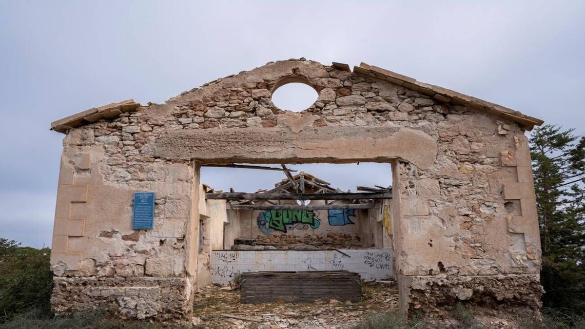 La colonia penitenciaria de es Campament ha sido objeto de varios estudios sobre el patrimonio cultural de la isla