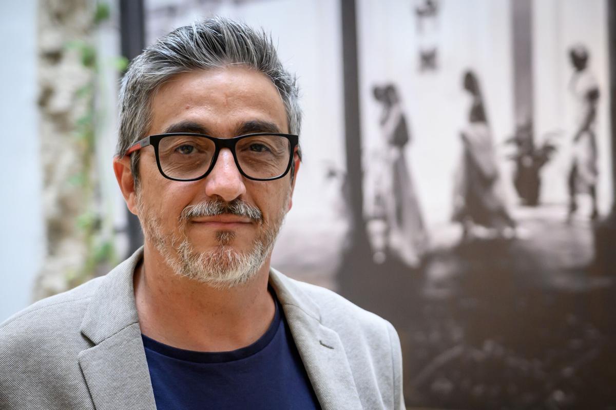 El periodista Jesús Bastante ha publicado, en el centenario de la muerte de Antoni Gaudí, la novela 'El aprendiz de Gaudí' (La Esfera de los Libros)