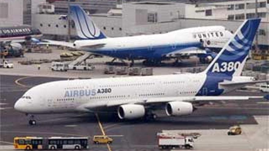 El A380 de Airbus vuela por primera vez a Estados Unidos