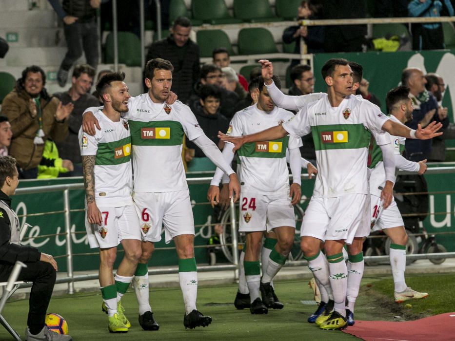 El Elche vence al Extremadura y se aleja de los puestos de descenso