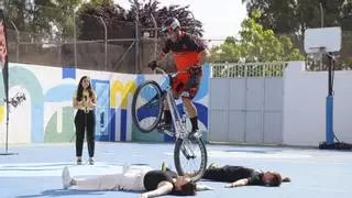 El campeón mundial de Bike Trial Pablo Adame acerca los valores del deporte a los jóvenes del CIMI Sierra Morena