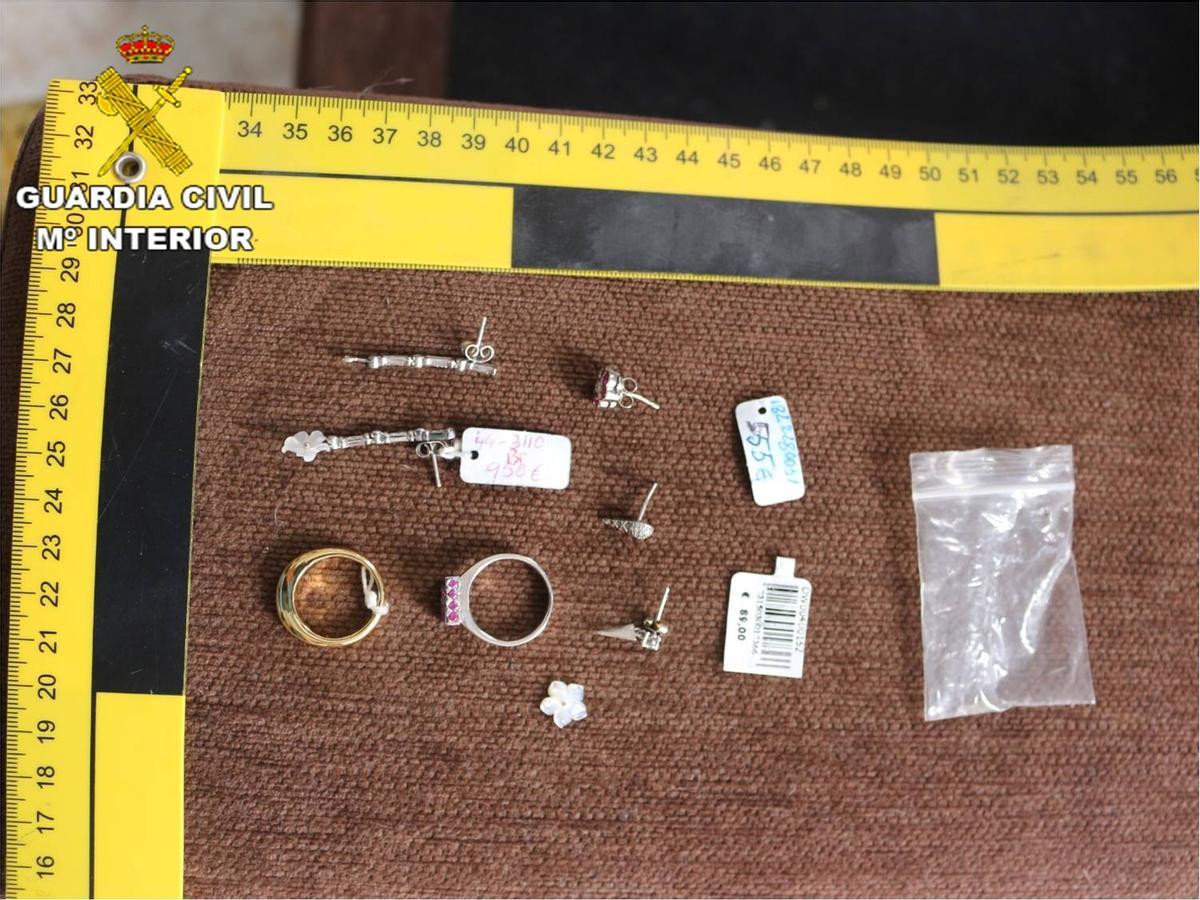 Joyas recuperadas por la Guardia Civil de Torrevieja.