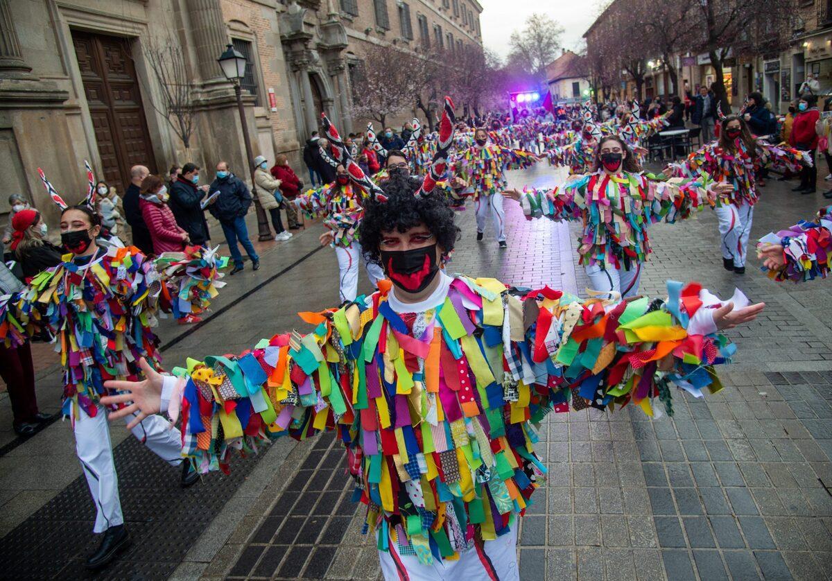 Comparsas durante el Carnaval de Alcalá de Henares