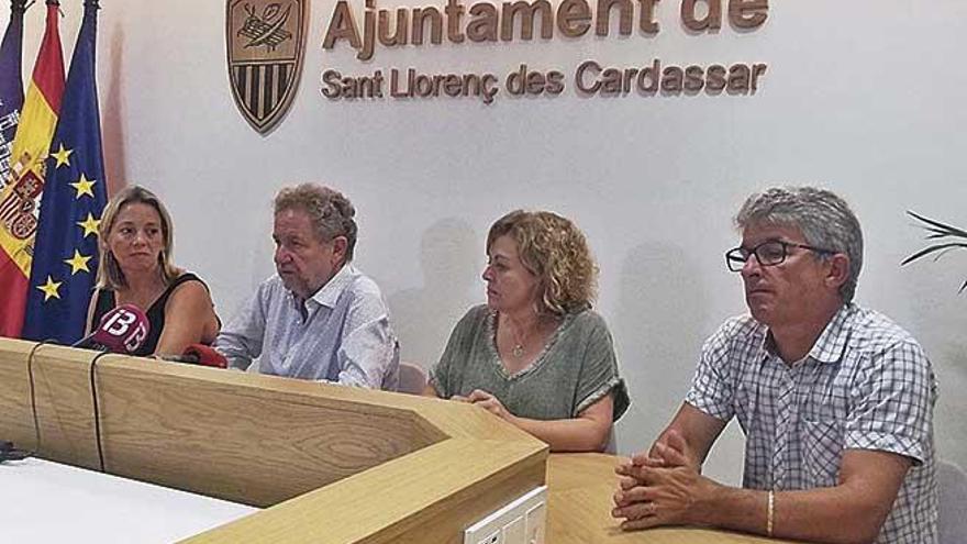 El alcalde de Sant LlorenÃ§, Mateu PuigrÃ²s, ayer durante una rueda de prensa.