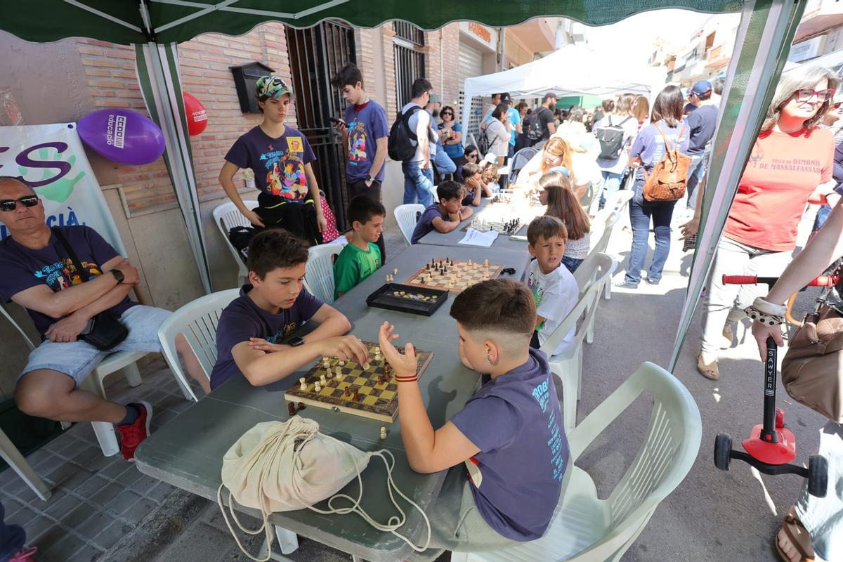 El día grande de la Trobada d’Escoles en Valencià llena Massalfassar