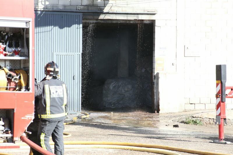 Arde una nave de curtido de pieles en Lorca