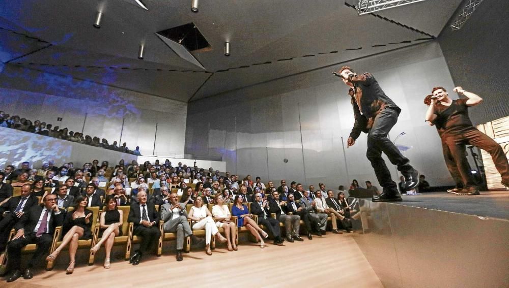 El grupo Cap·pela interpretó algunos clásicos del repertorio de música soul en la entrega de los premios de Diario de Mallorca. Cantaron tres temas y fueron muy aplaudidos por los asistentes.