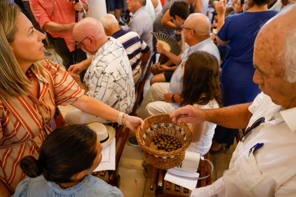 Sorteo de 'redolins' en la cofradía de pescadores del Palmar