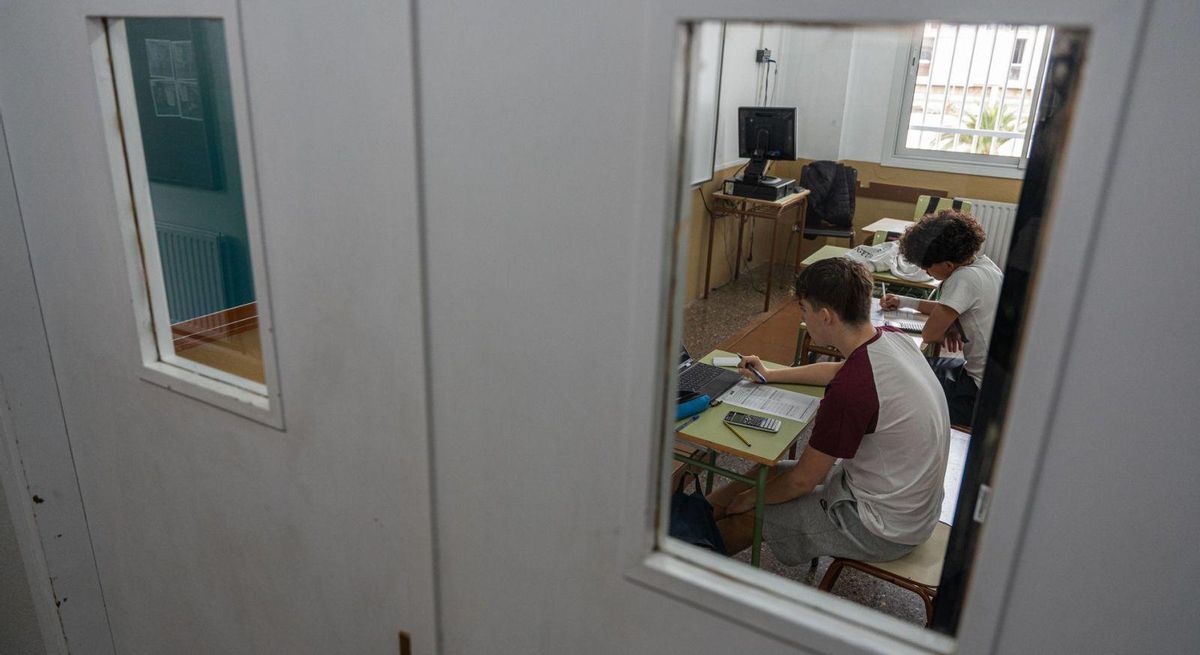 L’escola redescobreix prendre apunts per fixar l’atenció