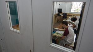 L’escola redescobreix prendre apunts per fixar l’atenció