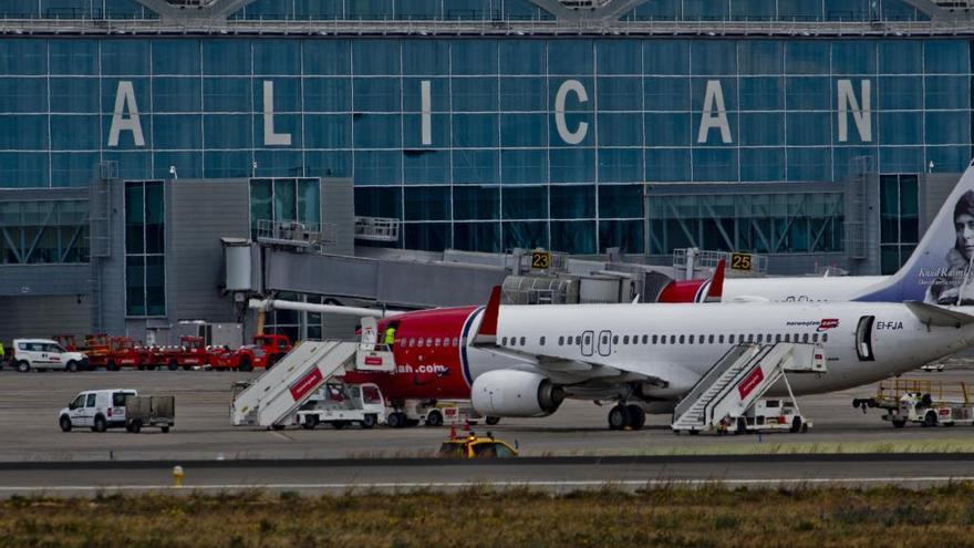 Aviones de la compañía Norwegian en el aeropuerto de Alicante-Elche