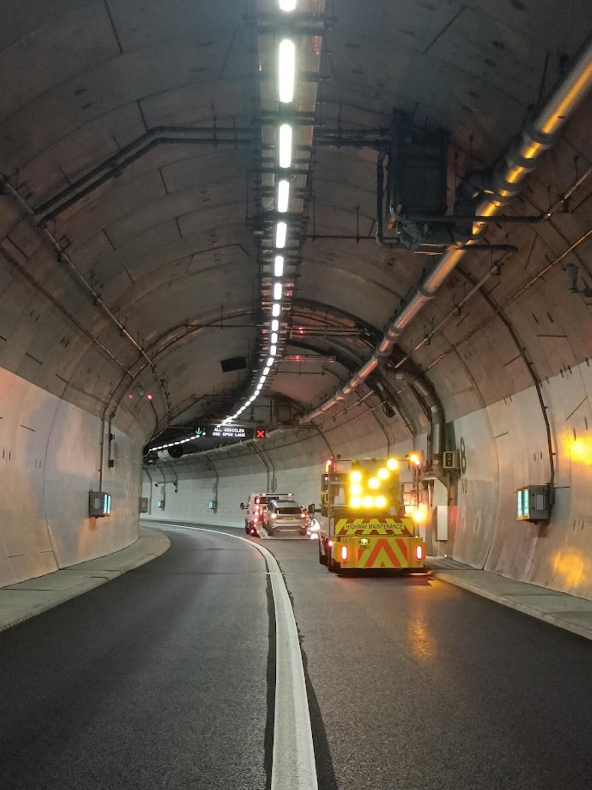 El túnel durante la operación de retirada de un vehículo.