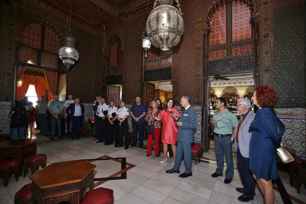 La Sociedad Casino de Torrevieja acoge hasta el lunes una exposición fotográfica de Manuel Lorenzo con motivo del 175 aniversario de la Guardia Civil. La inauguración el martes estuvo precedida por un