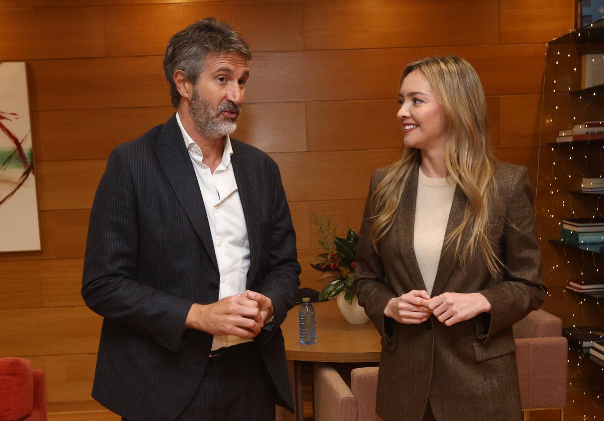 El presidente de la Fegamp, Alberto Varela, y la conselleira de Política Social, Fabiola García.