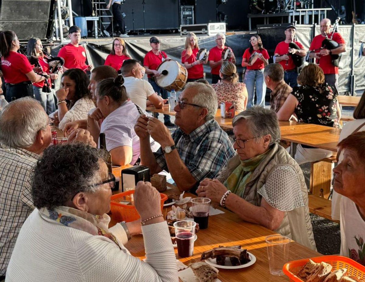 Corredoira, en Cerdedo-Cotobade, acogió la Festa do Requeixo