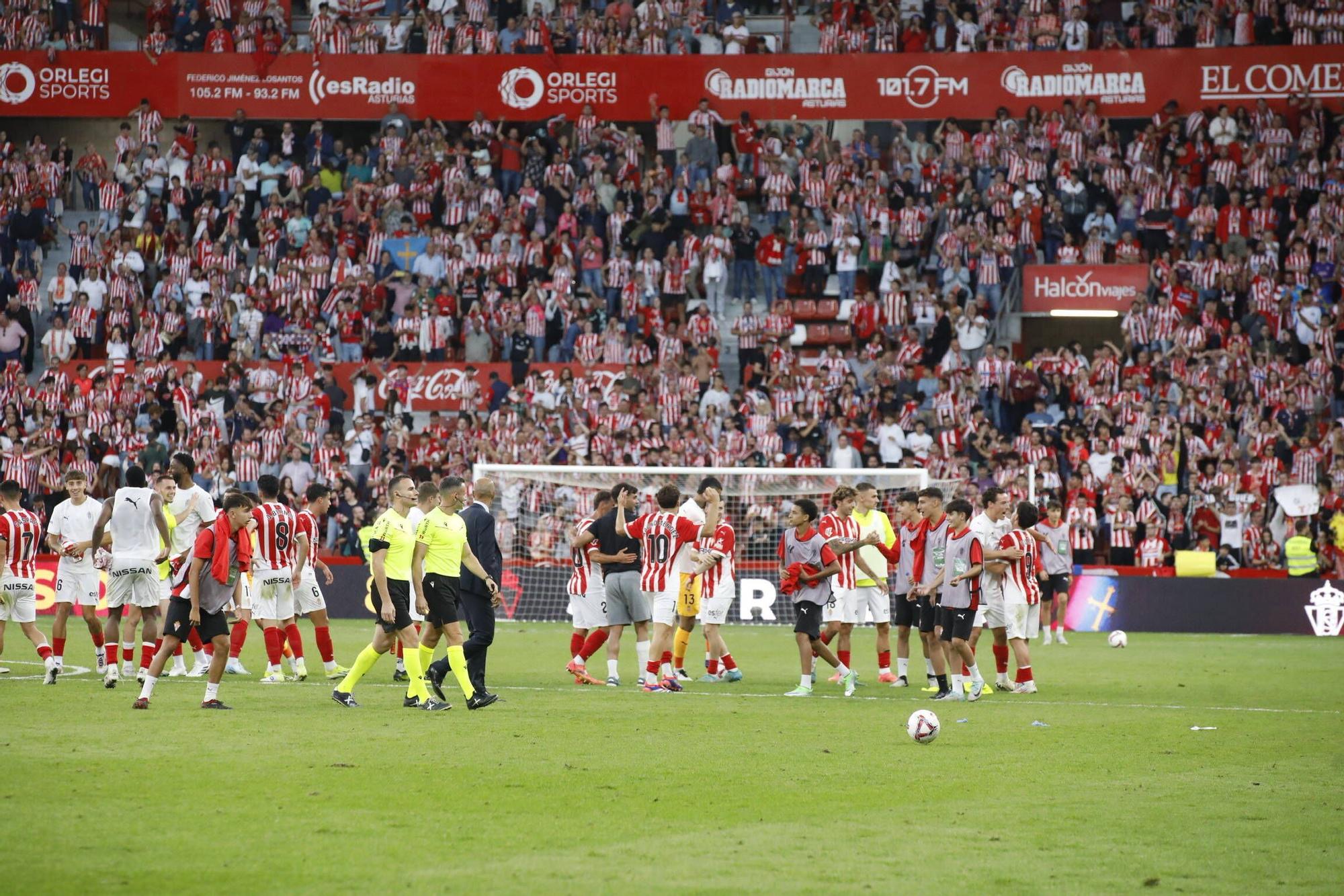 Derbi asturiano: las imágenes del partido entre el Sporting y el Oviedo en El Molinón